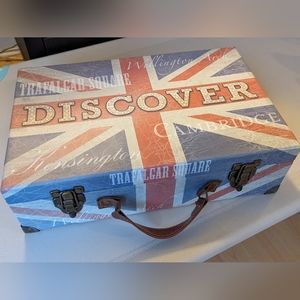 Antique look travel case